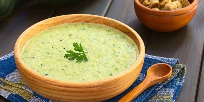Η σούπα με πουρέ λάχανου και κολοκυθιού είναι ένα πιάτο φιλικό στο στομάχι στο μενού της υποαλλεργικής διατροφής