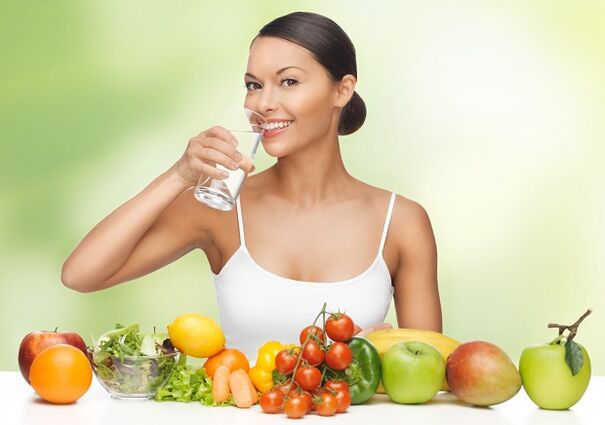 Η αρχή της δίαιτας με νερό είναι η τήρηση του καθεστώτος κατανάλωσης, σε συνδυασμό με τη χρήση υγιεινών τροφίμων