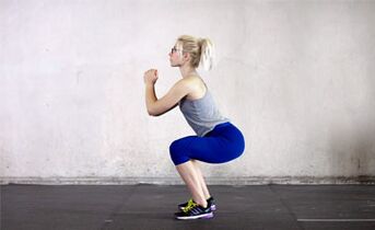 Τα squat είναι η καλύτερη άσκηση που θα σας βοηθήσει να χάσετε βάρος στα πόδια σας. 